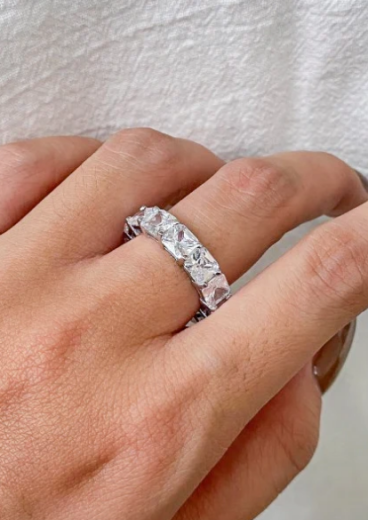 Сребърен пръстен с декоративен камък, цвят сребро