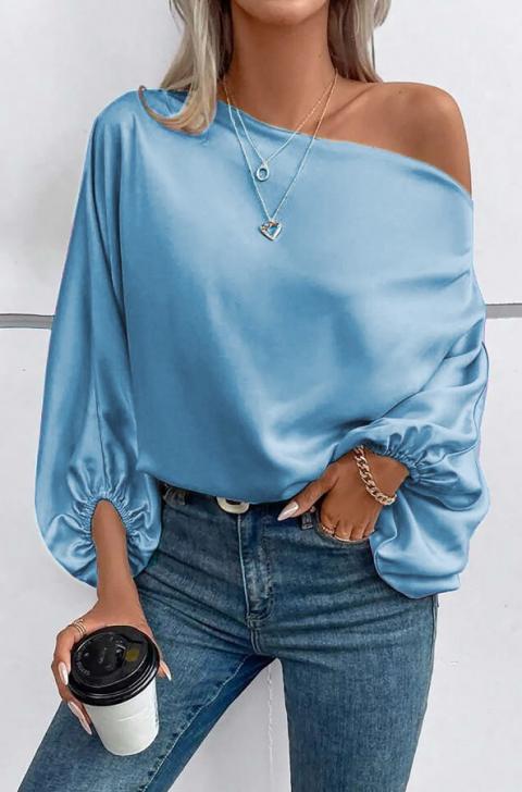 Елегантна блуза с асиметрично деколте, светло синя