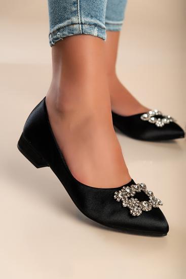 Обувки с декоративна брошка, черни