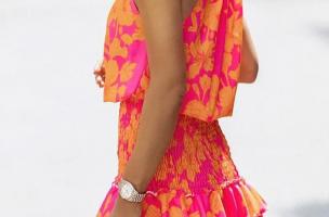 Елегантна къса рокля с цветен десен TORSA,  цвят фуксия