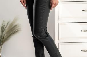 Тесен панталон от изкуствена кожа RODA, черен