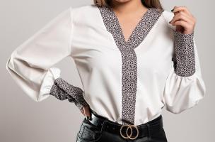 Елегантна блуза с леопардов принт POLINA, бяла