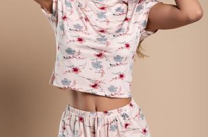 Къса пижама с флорален принт, светло розова