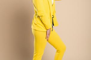 Комплект панталон с елегантен блейзър ESTRENA, жълт